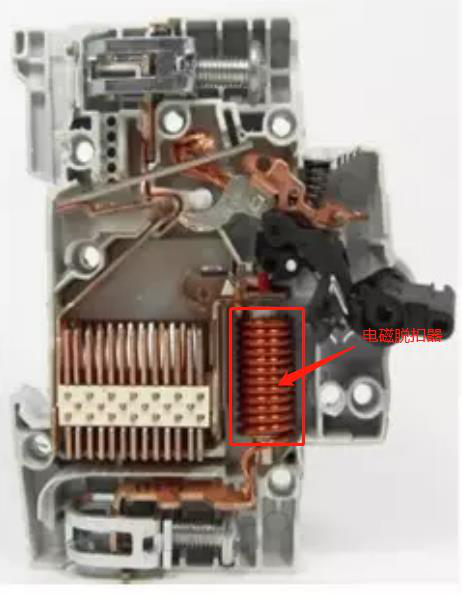 断路器的内部结构