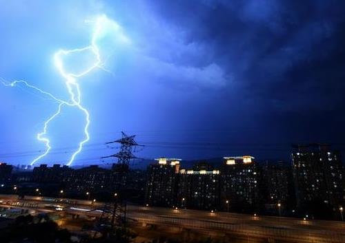 雷雨的形成及雷电的特性-雷电活动强度及直接雷击的规律