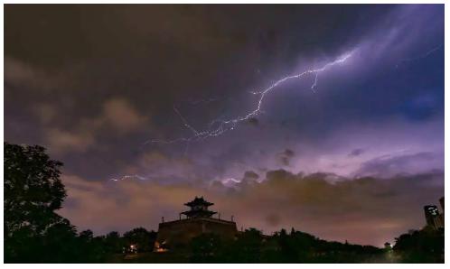 雷电的形成原理-暖云的电荷