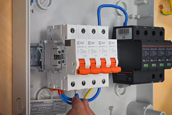 为什么不能用空气开关替代浪涌后备保护器使用？易造防雷技术详解