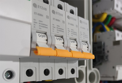 SPD后备保护器的发展史【易造】