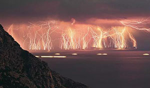 雷雨临空,你应该躲到哪里去-注意以下方面--易造防雷